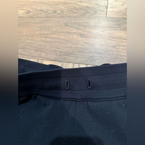 Lululemon Scuba High Rise Jogger
Size 6 - Picture 8 of 10
